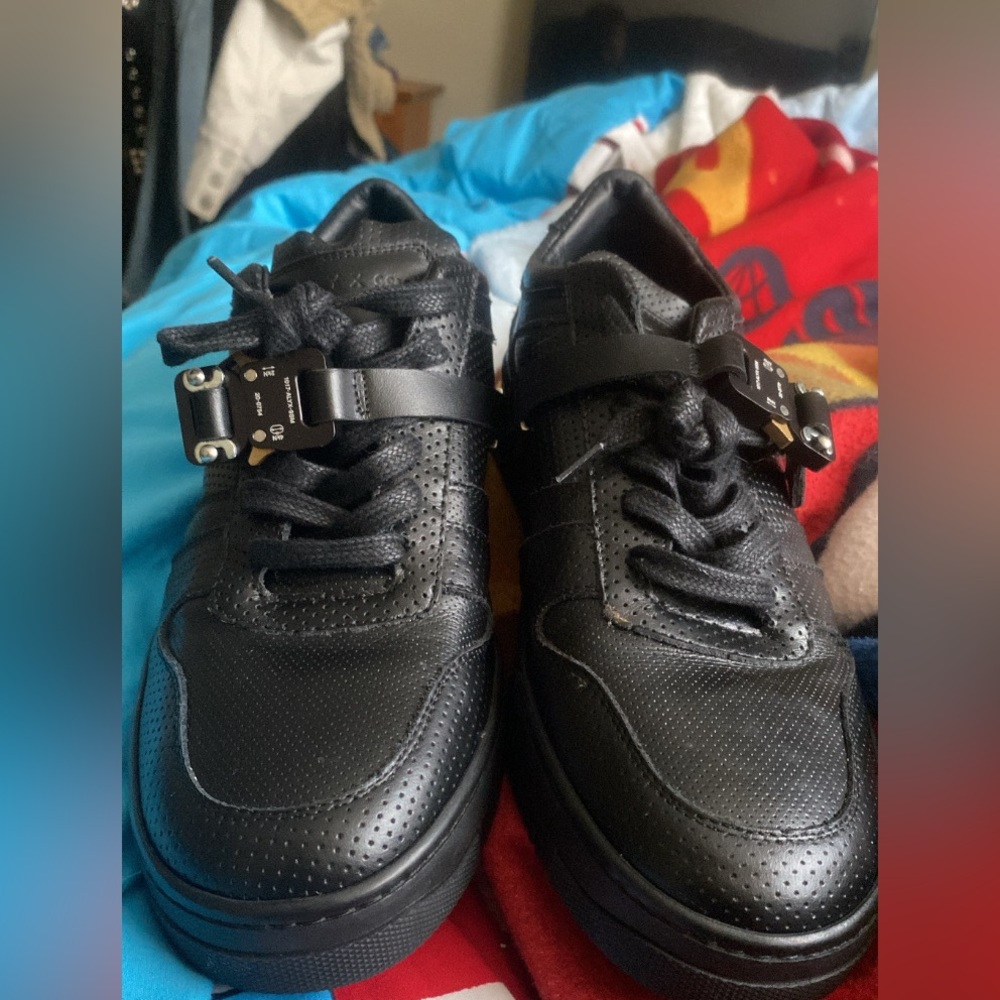 1017 Alyx 9Sm buckle trainer